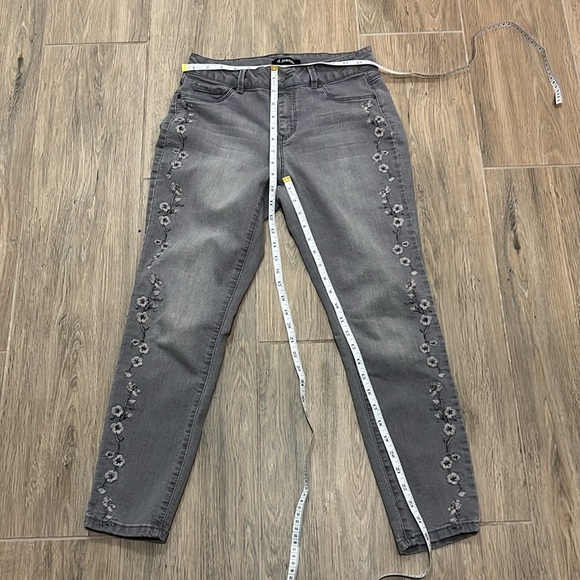 D. Jeans Embroidered Floral Jeans Gray Ankle Embroidery Cropped Boho Cottagecore - Picture 8 of 12